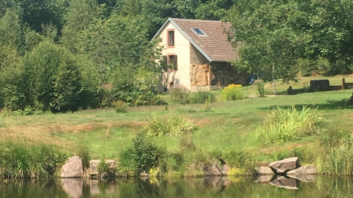 Saint-Remy House | Small house in the middle of the forest.
