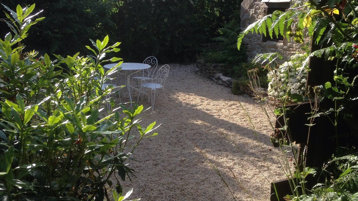 Pluvigner Cottage | Small house of character, granite, terracotta and wood, with garden