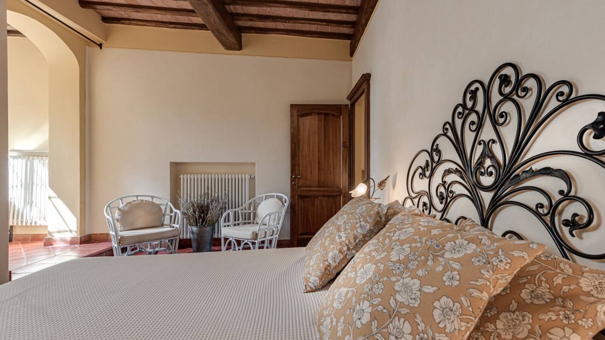 Casole d'Elsa House | Small house with panoramic swimming pool, terrace and wi fi