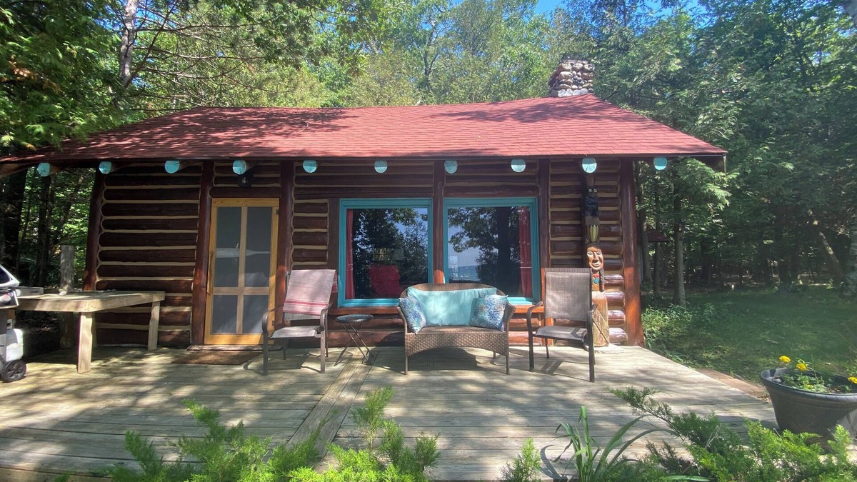 Harbor Springs Cabin | Small Log Cabin , Lake Michigan beachfront, Good Hart area