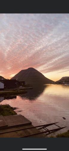 Klaksvik Apartment | Small renovated boathouse down by the sea