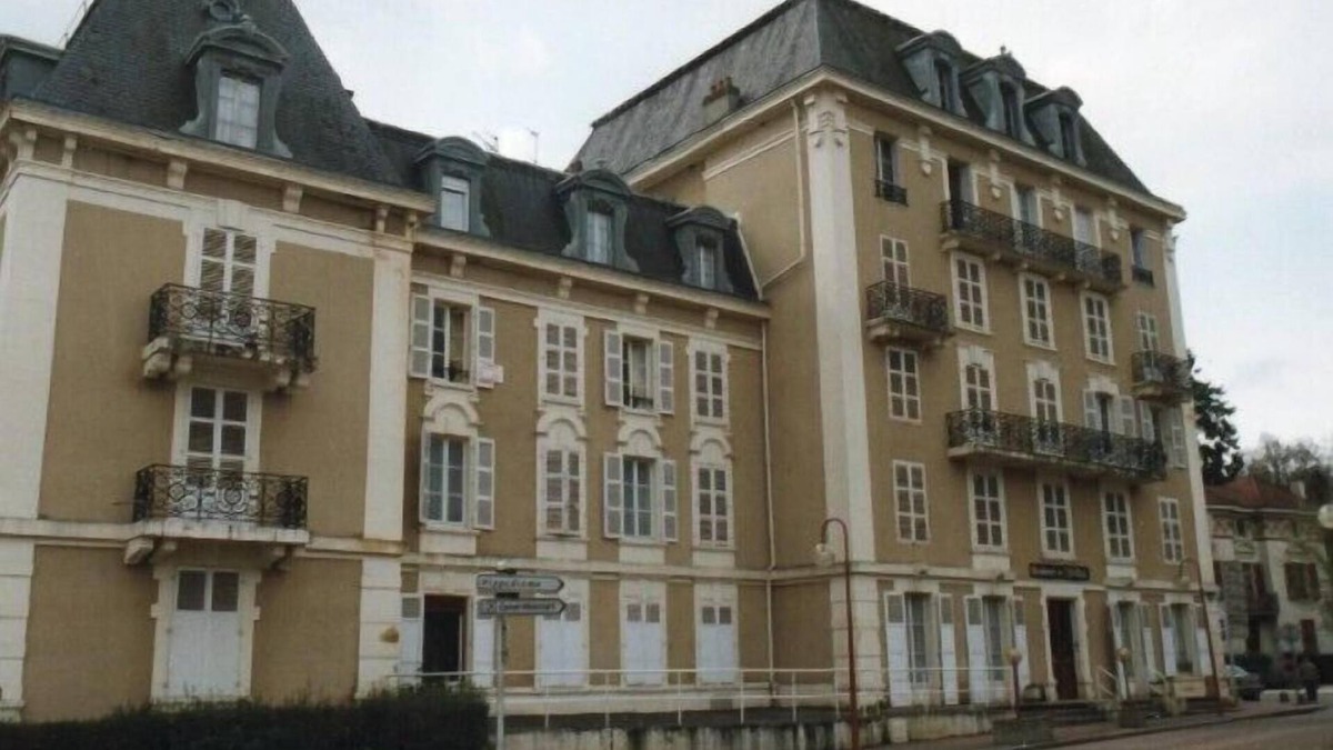 Vittel Apartment | Small renovated studio located opposite a spa park.