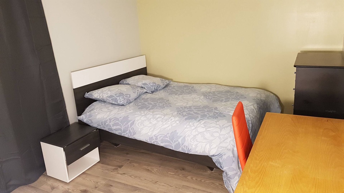 Passins House | Small room in character house