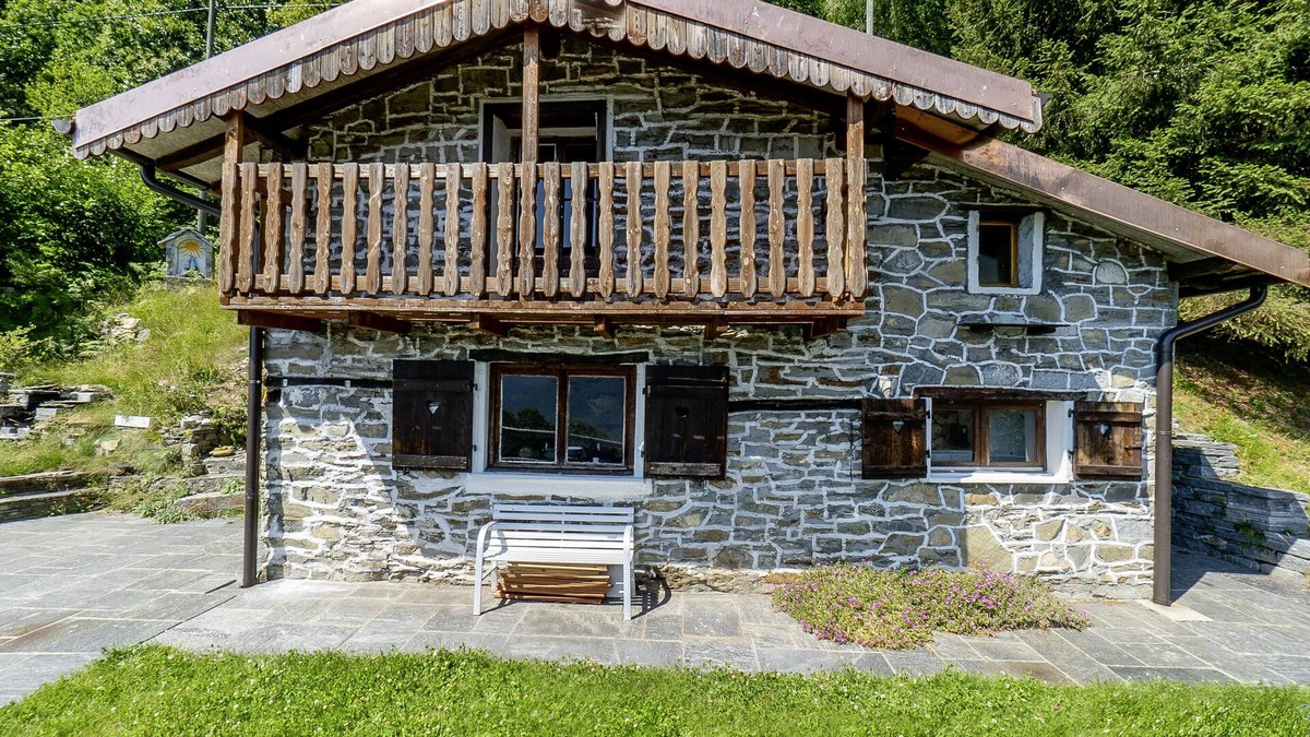 Gambarogno House | Small rustic dream in a quiet location with a view of the mountains
