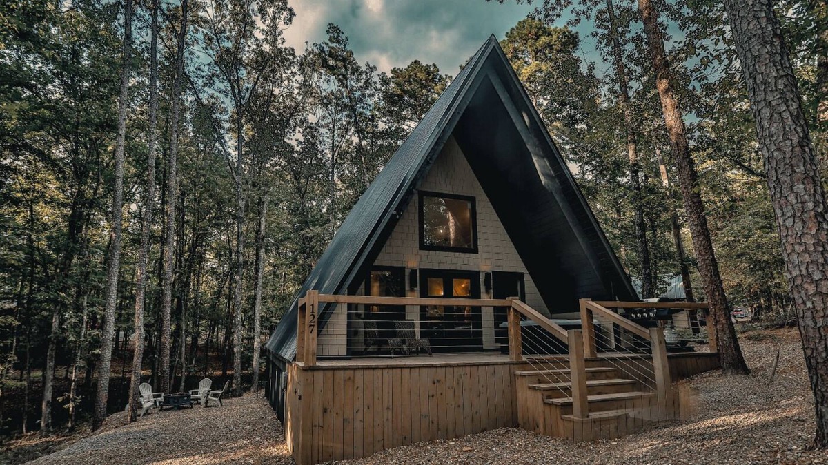 Broken Bow Cabin | Small Space, Big Style 2 Kings + Pets