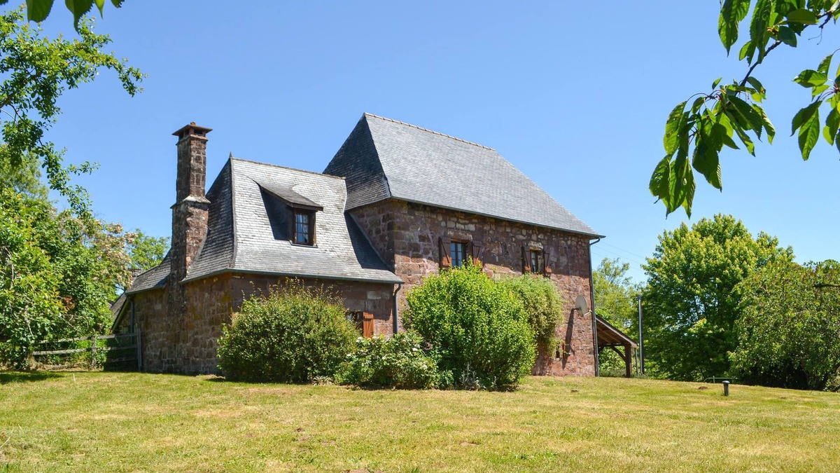 Villac House | Small streets, historic castles and modern art - the area around the vacation home in Villac has man