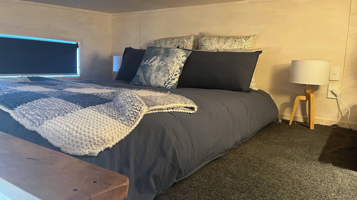 North Taranaki District Apartment | Small studio situated close to North Taranaki’s most beautiful beaches.