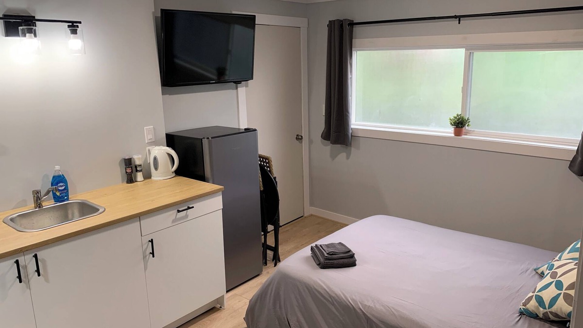 Williams Lake Apartment | Small Stylish Studio Suite