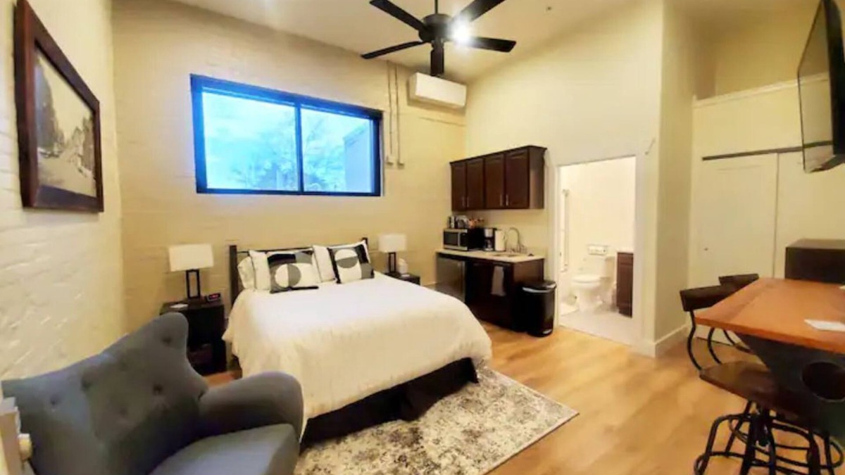 Chillicothe Apartment | Small town apartment just steps to shops, restaurants and the river!