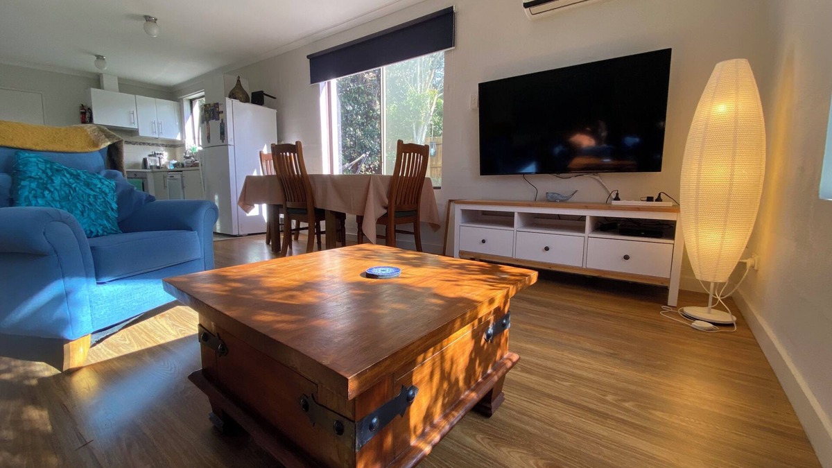 Hastings Villa | Small town charm, close to shops, beaches of your choosing and wineries.