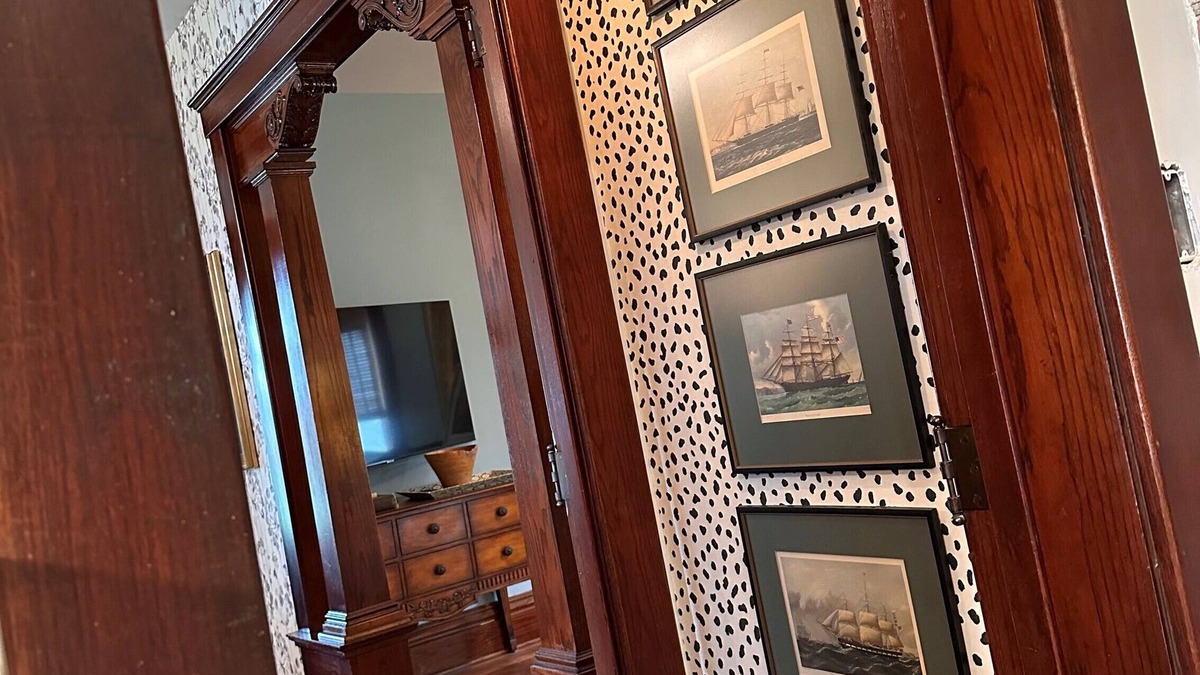 Tonica House | SMALL TOWN STUNNER ! - Under 15 Minutes to Starved Rock !