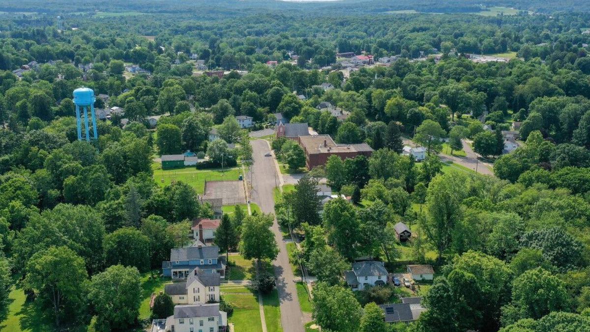 Garrettsville House | Small town vibes in Garrettsville