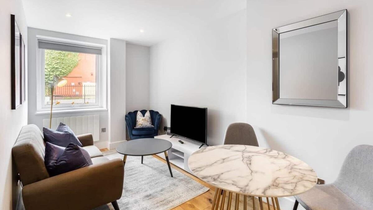 Eastleigh Apartment | Smart 1 Bed Apartment in the Heart of Eastleigh