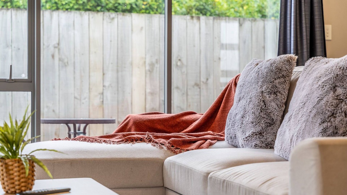 Frankton House | Smart Duplex- Two Separated House Under One Roof