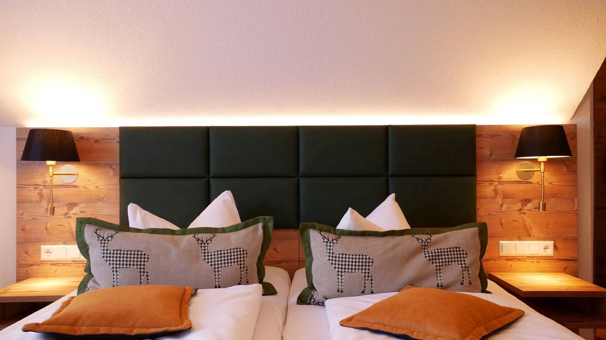 Saig Apartment | Smart family room with shower and WC