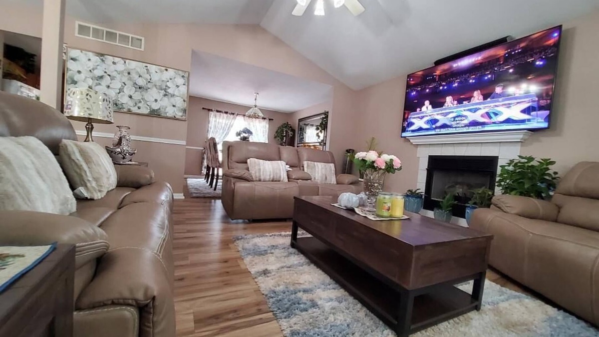 Columbia House | Smart home, entire Loft, 3 bedroom, 2 bath