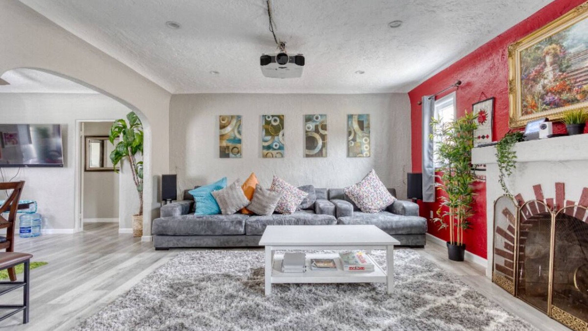East Pasadena House | Smart House, treadmill and family friendly