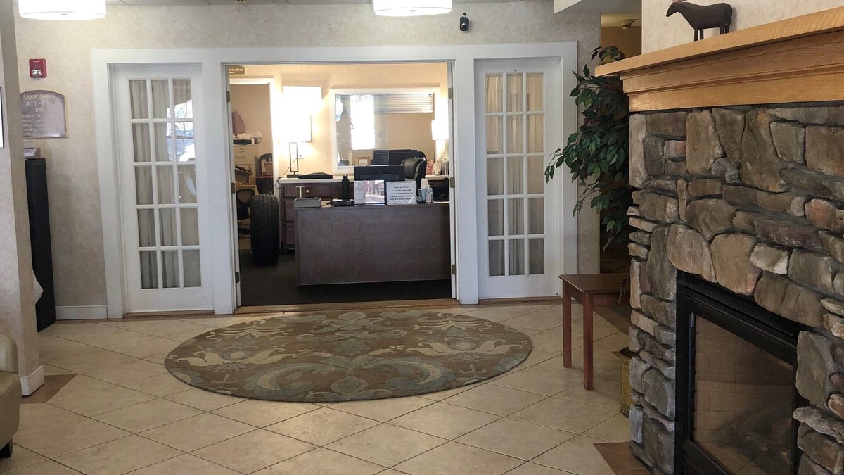 South Burlington Hotel | Smart Suites on the Hill