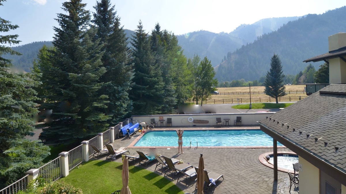 Ketchum Condo | Smart Sun Valley location! Year-round heated pool & spa. Walk to town & lifts.