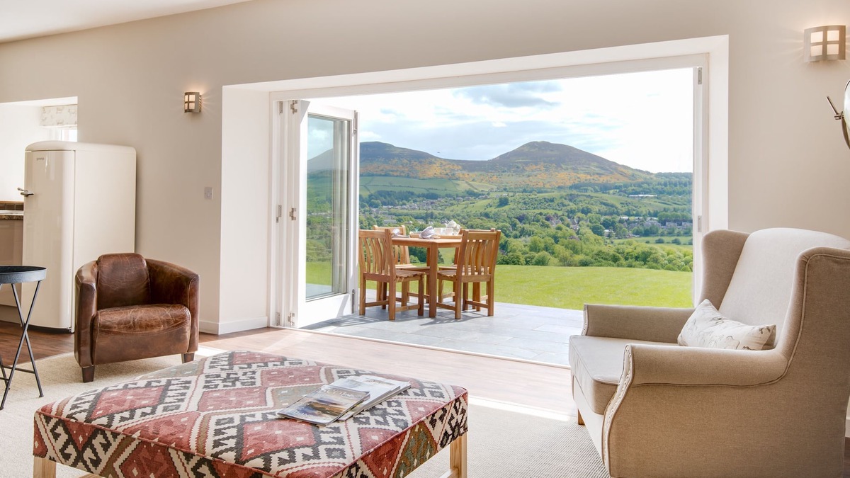 Gattonside House | SMIDDY - a superb new barn conversion with outstanding views, Wifi, sleeps 4