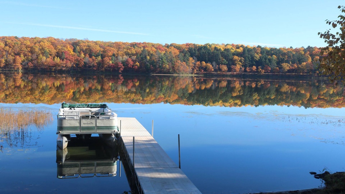 Hayward House | Smith Lake Cabin with Pontoon 3 Miles from Town