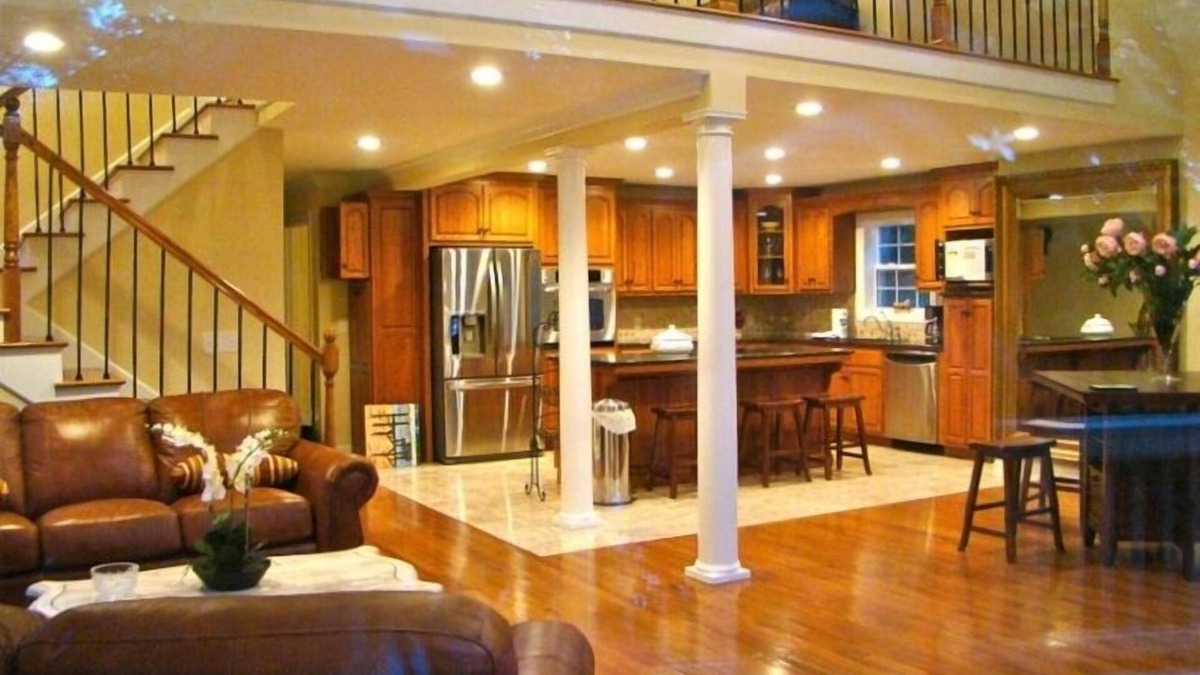 Crane Hill House | Smith Lake ,Off I65,Sleeps 25, Rocket Fiber Internet! Deep Water, Pets Ok.