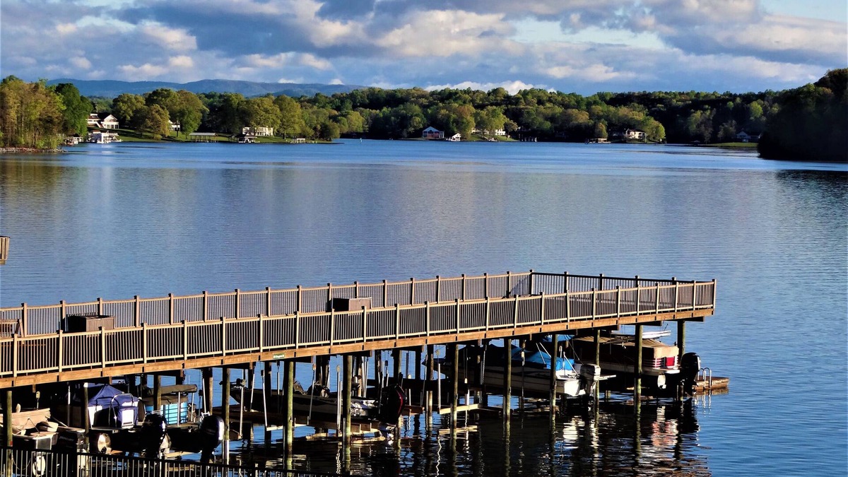 North Shore Condo | Smith Mountain Lake Condo with Main Channel Views