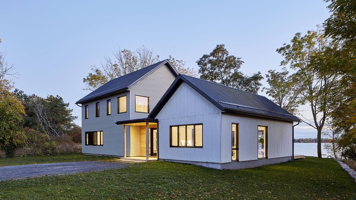 Waupoos House | Smith's Bay Waterfront Lake House