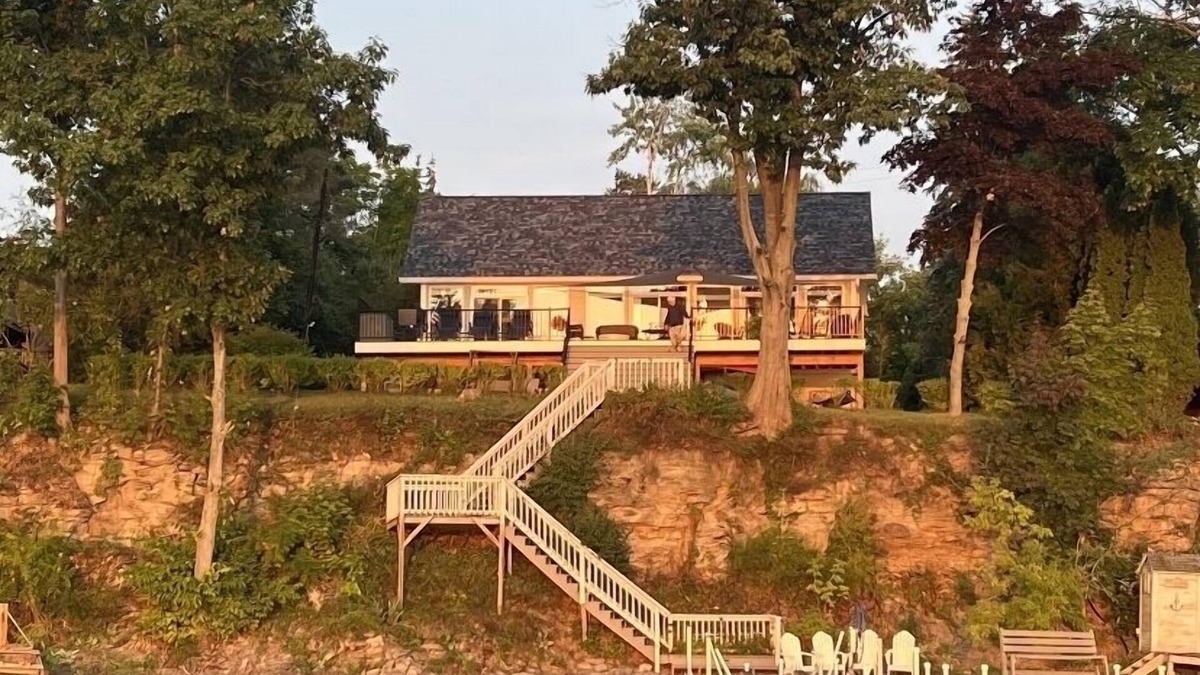 Town of Torrey House | Smith's Lake House, built 2021, enjoy spectacular sunrises, 4 bedroom 2 bathroom
