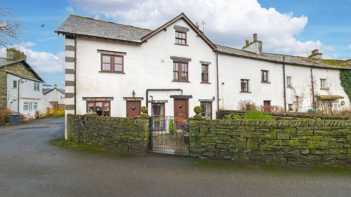 Hawkshead Cottage | Smithy Cottage - sleeps 6, dog friendly, central in Hawkshead with parking