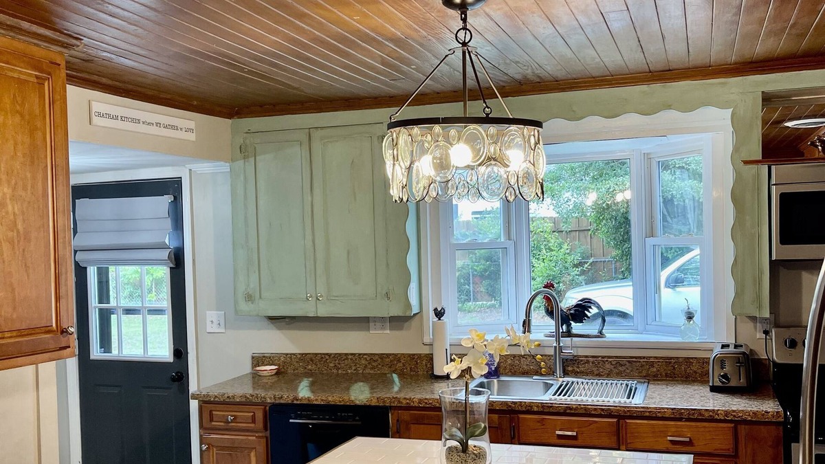 Cordova Cottage | SMOKE FREE Cottage on Chatham quiet, peaceful, business travelers welcome