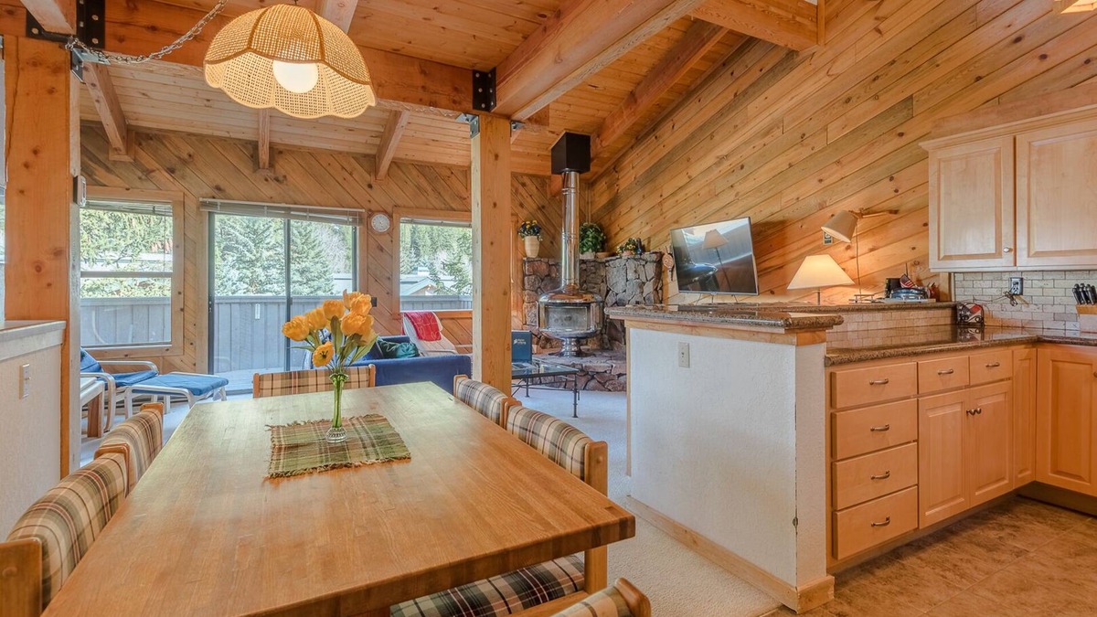 Warm Springs Condo | Smokey Plaza Condo 1 - Cozy Mountain Abode with Scenic View