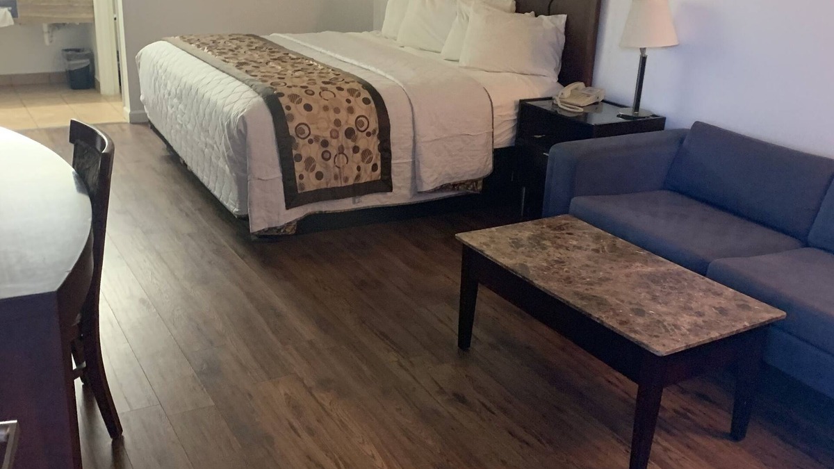 Arlington Hotel | Smokey Point Motor Inn