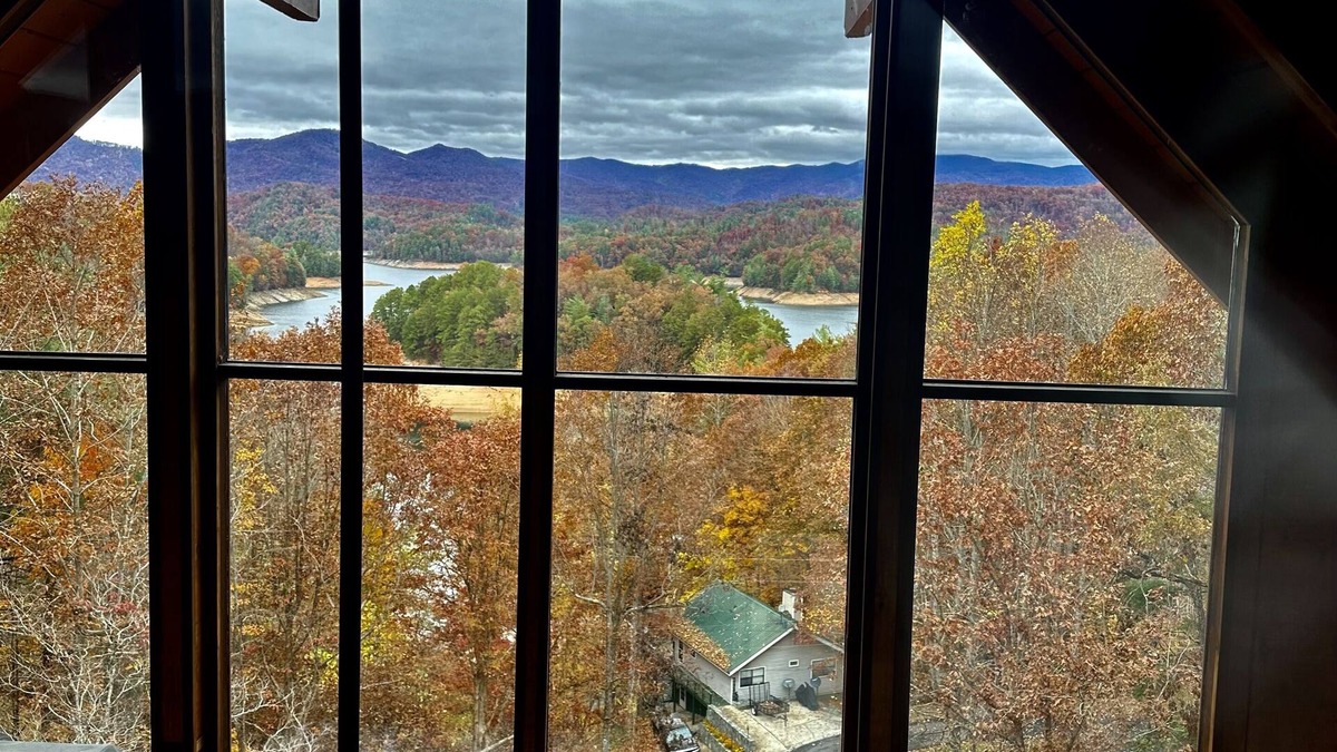 Unaka House | Smokey View Retreat - The name says it all