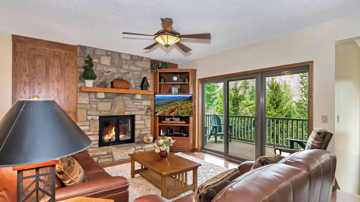 Blowing Rock Condo | Smokies 1 | Fireplace, Restaurant, Pool, Spa
