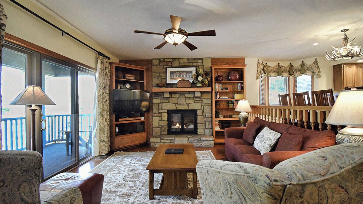 Blowing Rock Condo | Smokies 3 | Fireplace, Restaurant, Pool, Spa