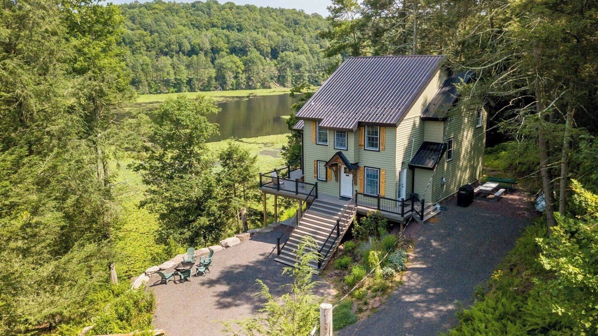 Lairdsville House | Smokin Beaver - Robin Vacation Rentals