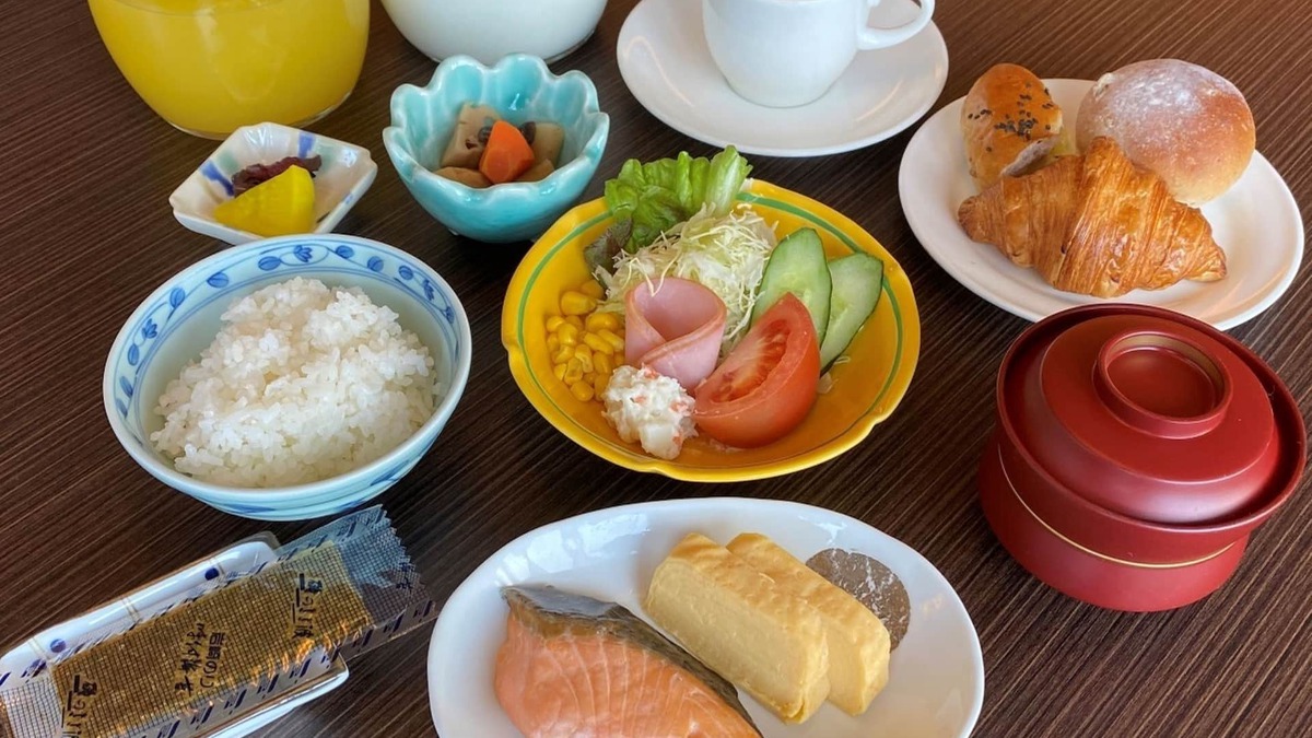 Higashi Ward Hotel | Smoking twin roomFree parkingSpacious 27 square metersBreakfast included/Okayama Okayama