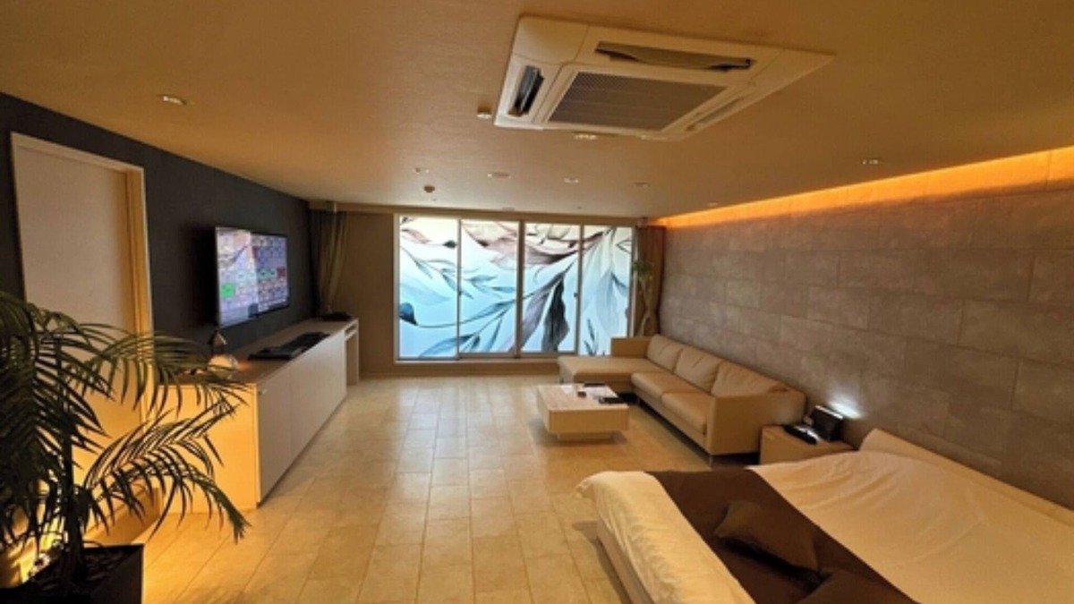 Toyonaka Hotel | SmokingLuxurious Royal Room Free breakfast and free parking /Toyonaka Ōsaka