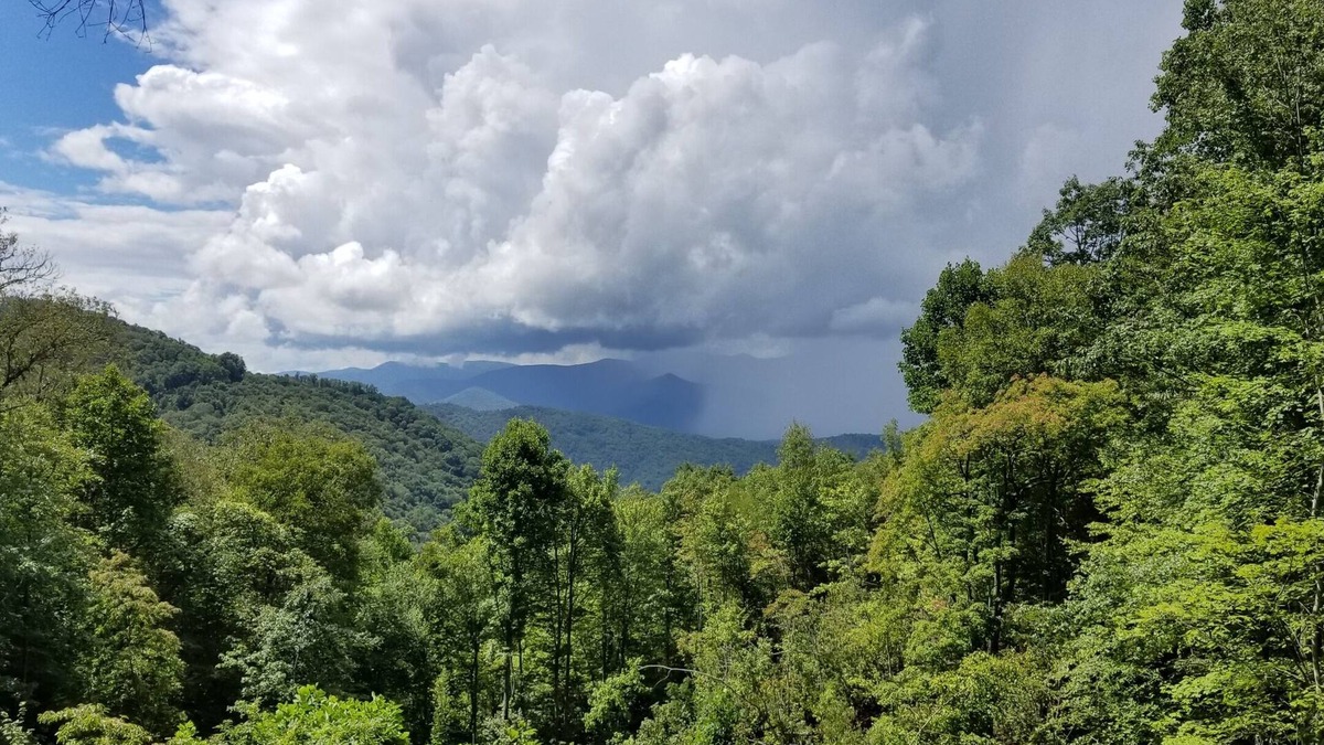 Bryson City Cabin | Smoky Mountain Depot ~ Great Secluded Cabin in a Gated Community