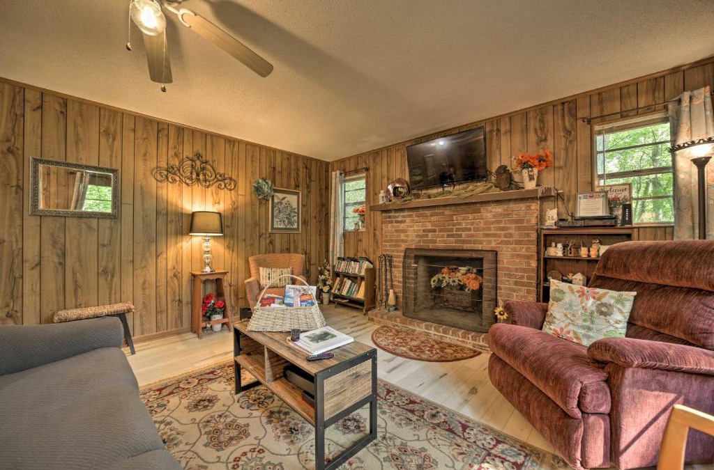 Otto House | Smoky Mtn Hideaway Screened Porch and Fire Pit