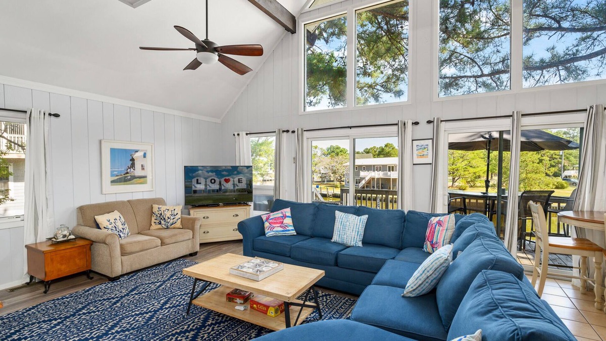 Deep Hole House | Smooth Sailing is a fabulous Direct Canalfront Vacation Home in prestigious Oyst