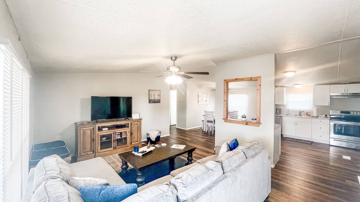Mead House | "Smooth Sailing" less than 10 minutes from Lake Texoma and Choctaw Casino