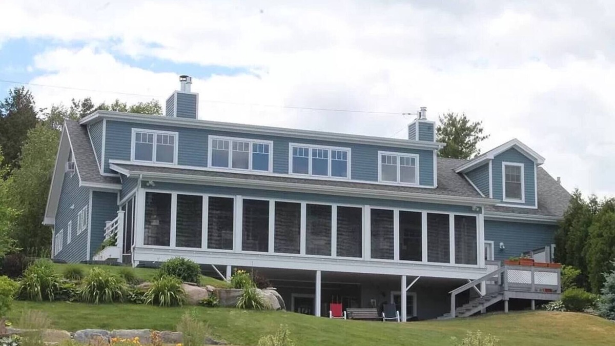 Cumberland Head House | Smooth Sailing on the Lake! Free EV charging!