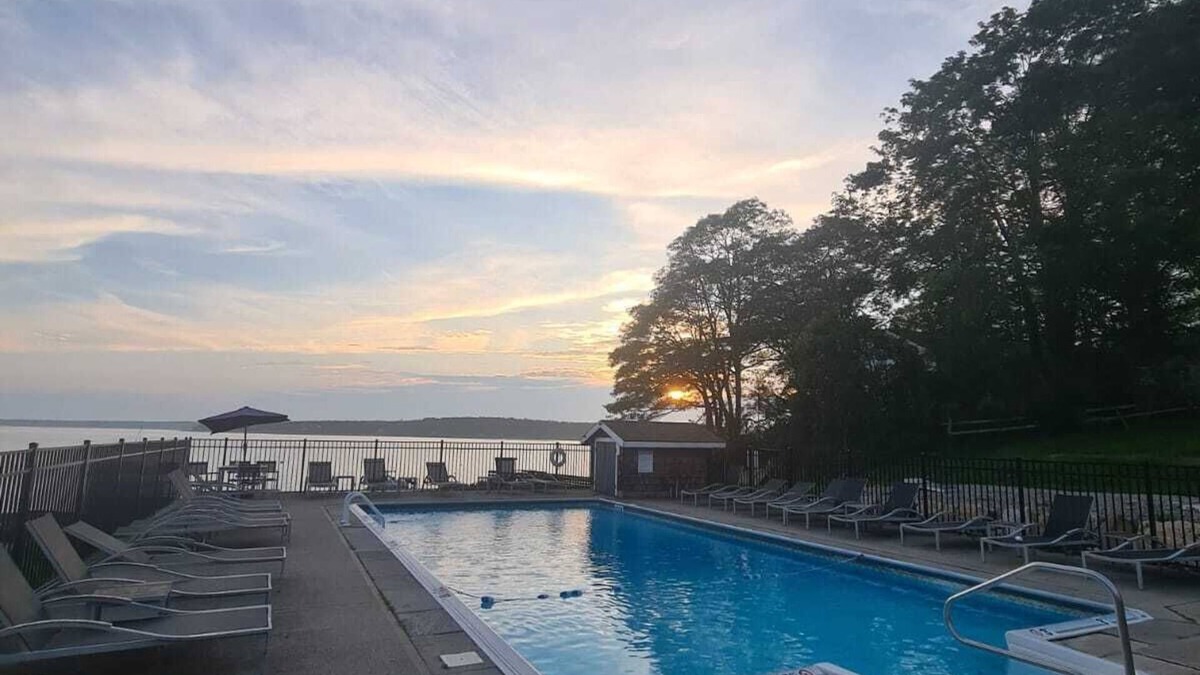 East Boothbay Hotel | Smuggler's Cove Inn