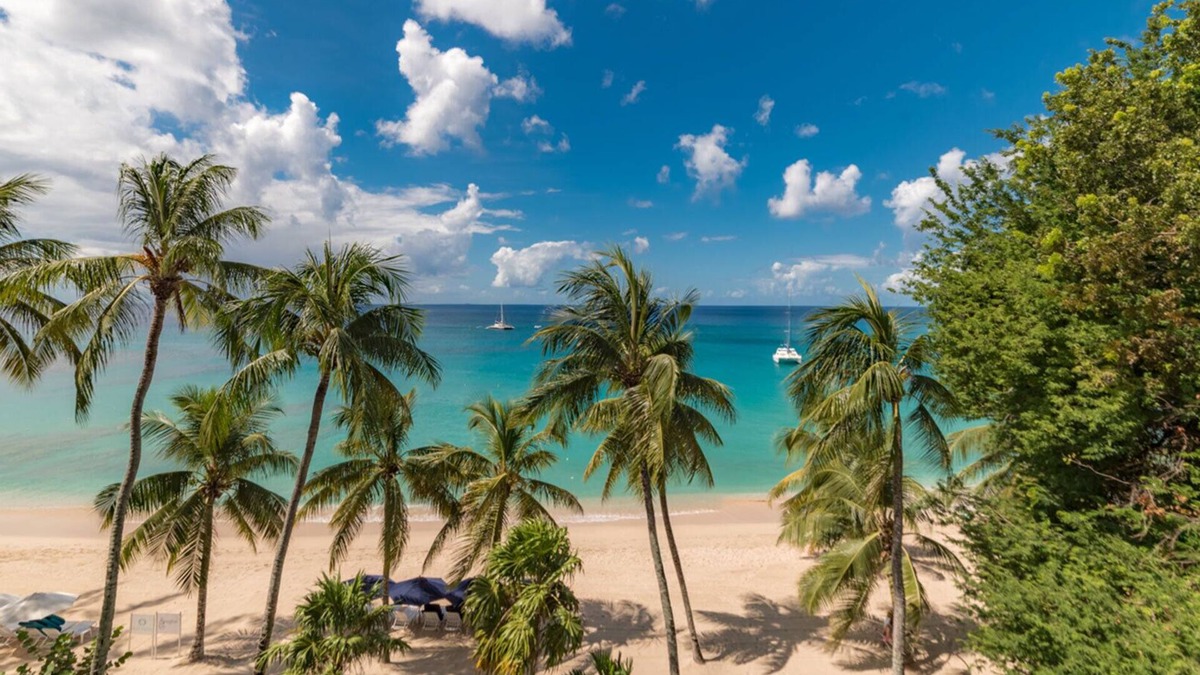 Old Trees Bay Villa | Smugglers Cove 6 (4 bed): Beachfront condo