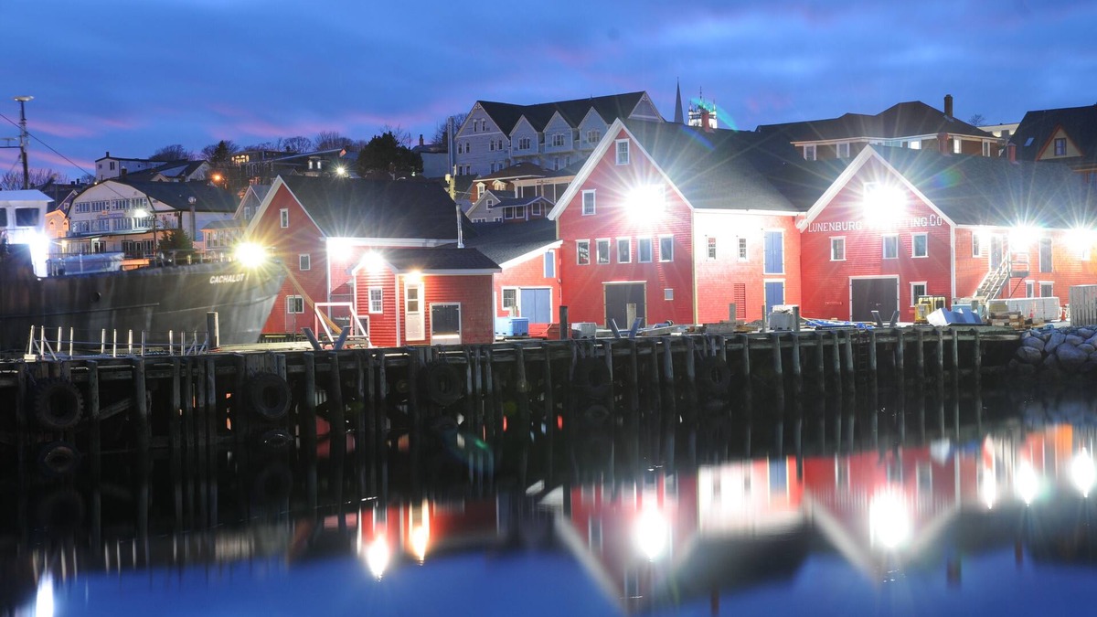 Lunenburg Waterfront Hotel | Smugglers Cove Inn