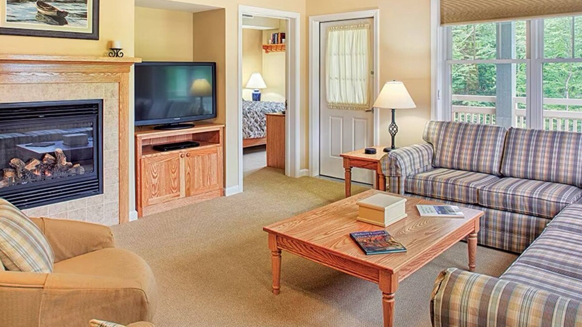 Jeffersonville Resort | Smugglers Notch Awarded #1 Resort in the East by SKI Magazine 2023 2BR/2BA Suite