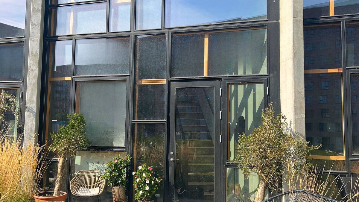 Orestad House | Smuk Arkitekttegnet Villa med Flere Solterrasser- til den Store Familie