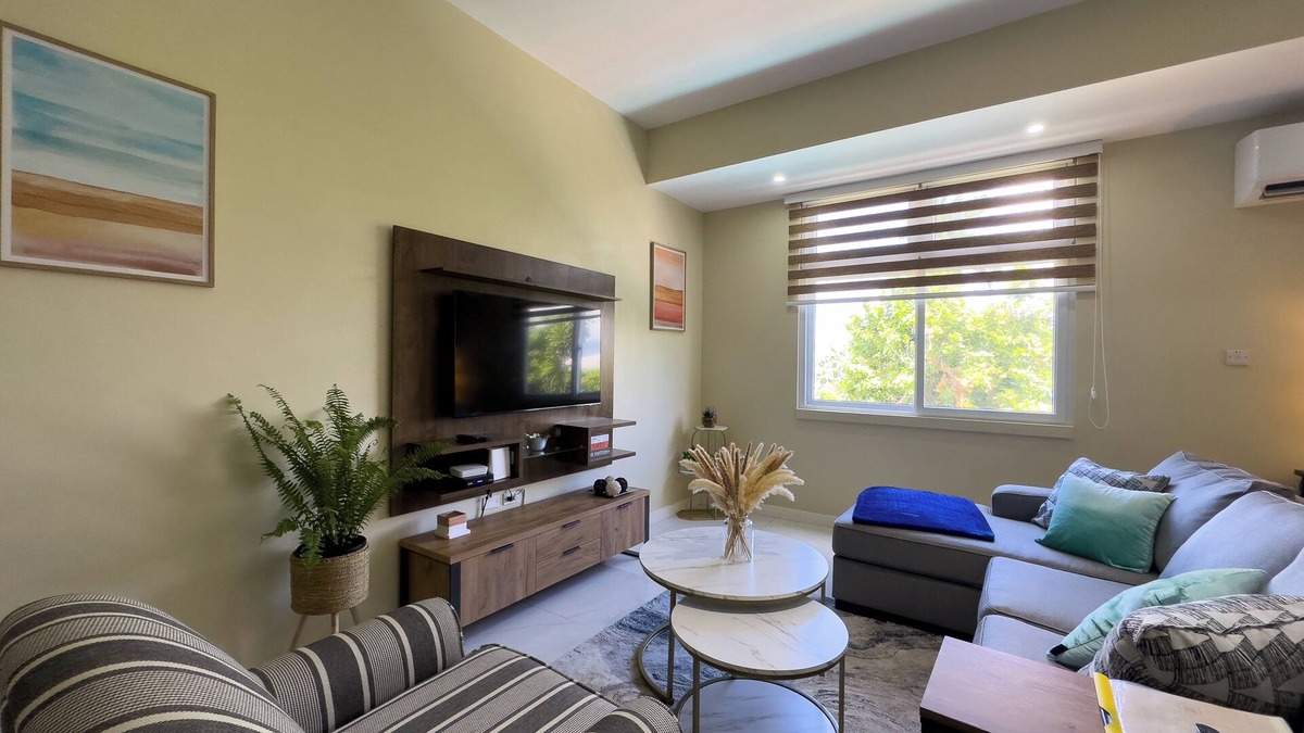 Saint Andrew Condo | Smurfs Pad @ Mont Charles. Stylish 2-BDR Condo in a Prime Location in Kingston.
